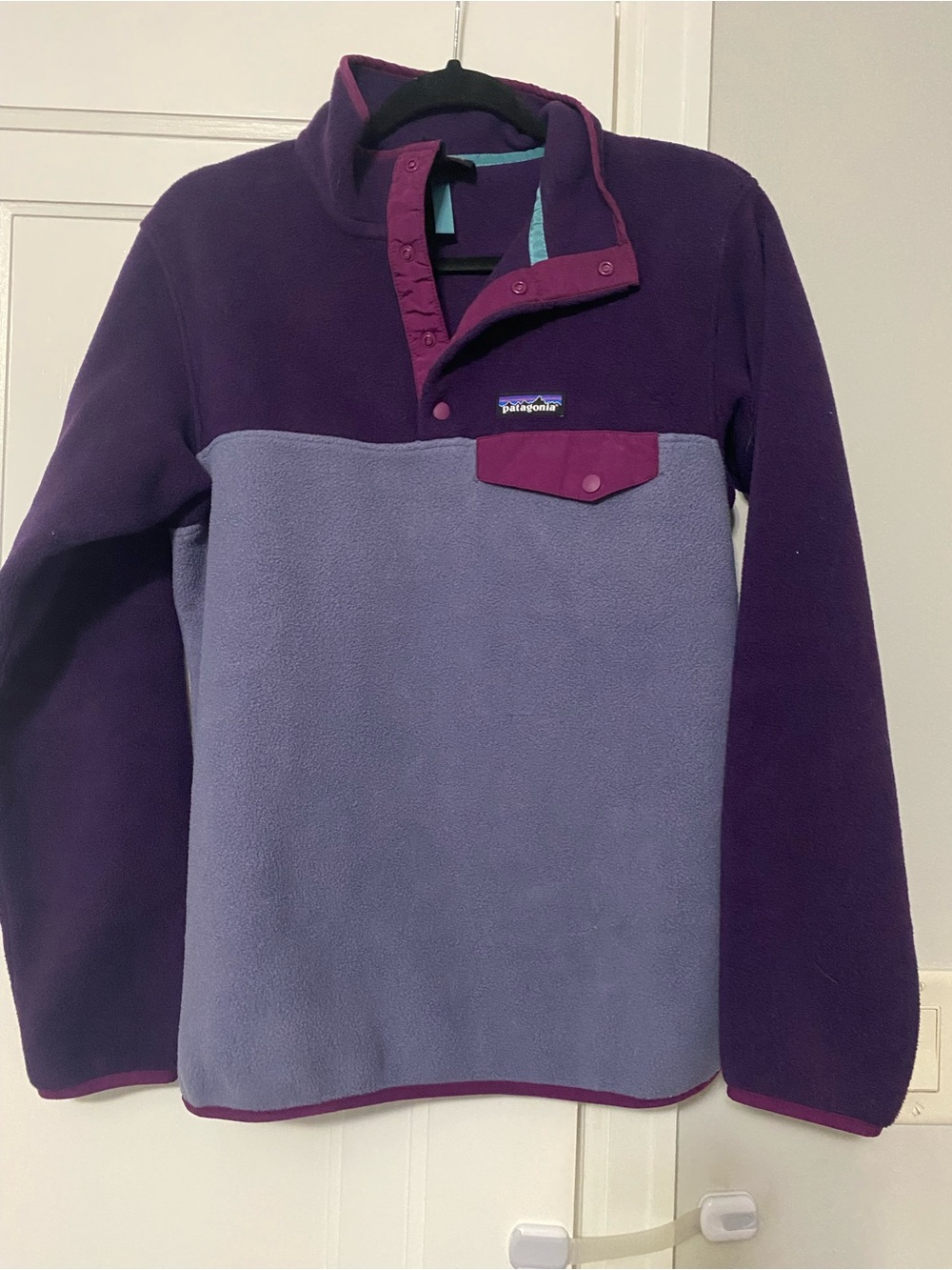 Patagonia Two-Tone Purple Fleece Pullover Jacket with Magenta Accents